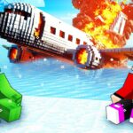 Mikey & JJ Survive The AIRPLANE CRASH IN THE ARCTIC in Minecraft (Maizen)